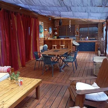 Tiny House Plein Centre Homestay *